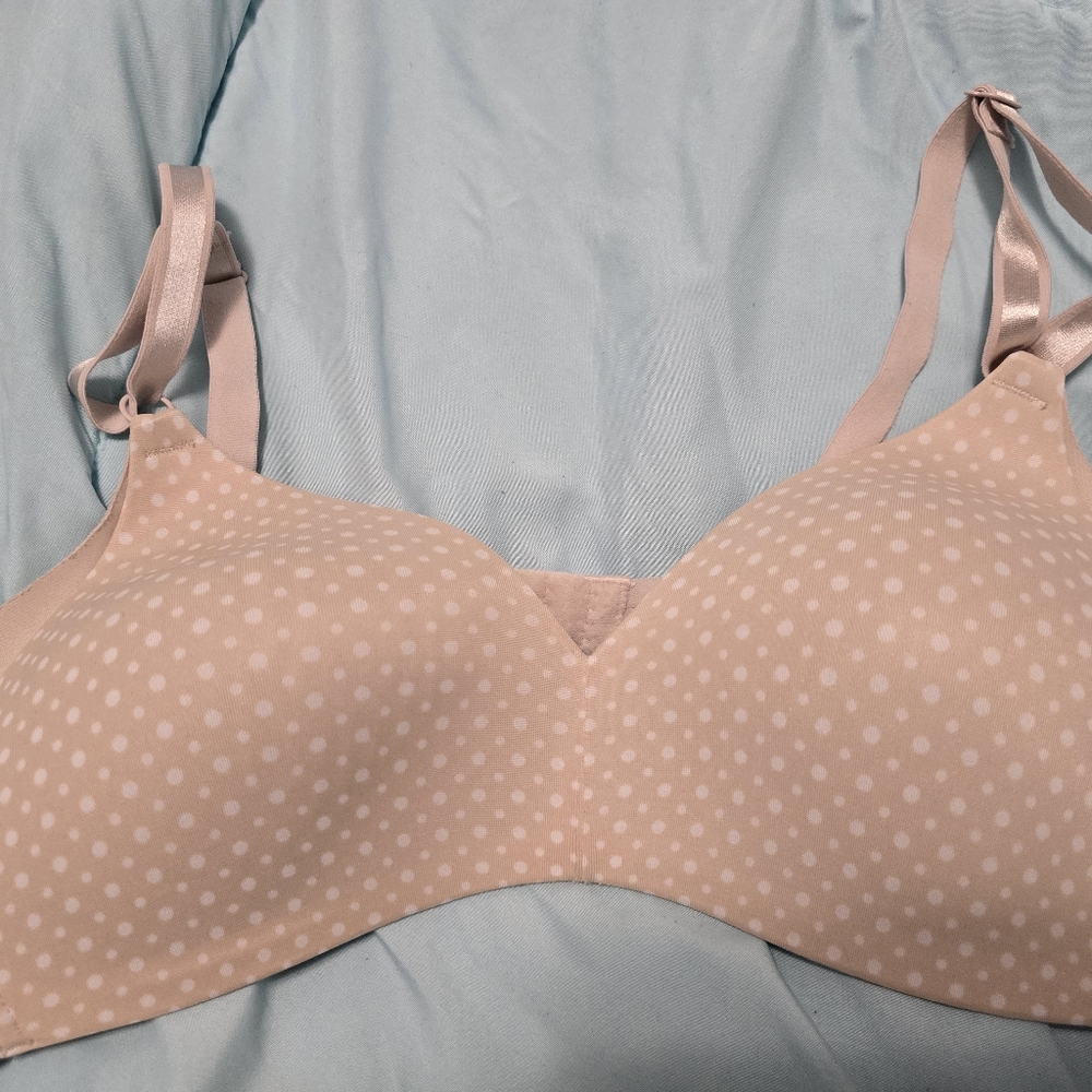Warner's Women's Sz 36C No Side Effects  Wireless Satin Back Smoothing Bra 01056